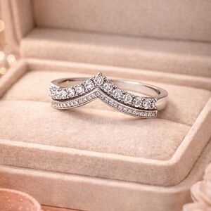 Size 7 Elegant Silver Women's Ring NEW